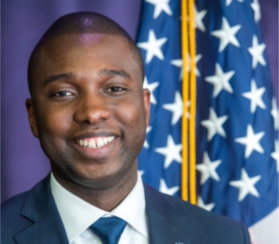 Head shot of Mo Sumbundu