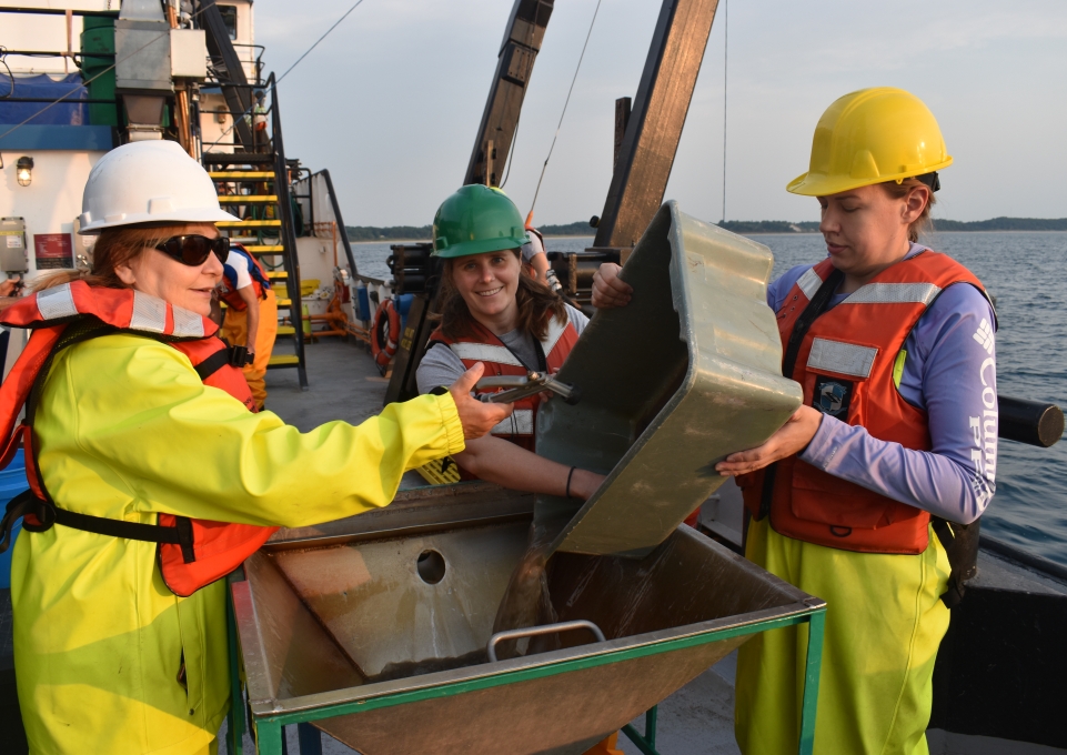 Burlakova Scofield and Hrycik elutriating benthic sample